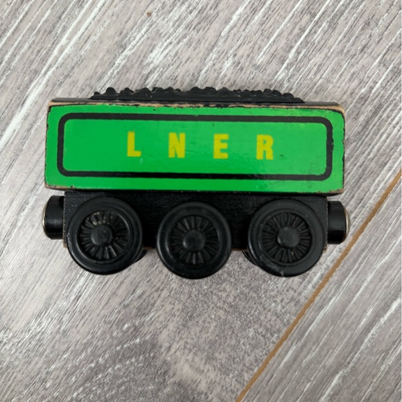 Wooden Flying Scotsman with One Tender - Picture 9 of 14